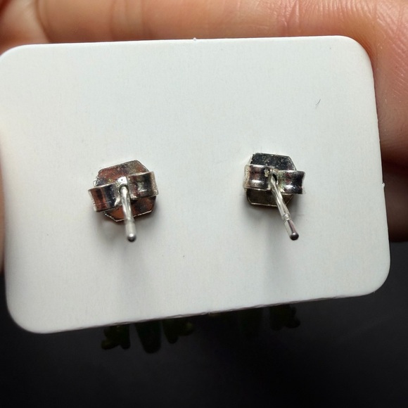 Green & White Lizard/Gecko Stud Earrings - Picture 2 of 10